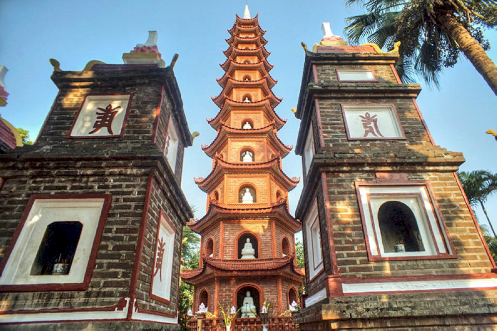 The temple’s peaceful ambiance makes it a perfect spot for contemplation and spiritual retreat